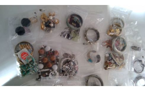 SCHMUCKSTÜCK VERSCHIEDENE