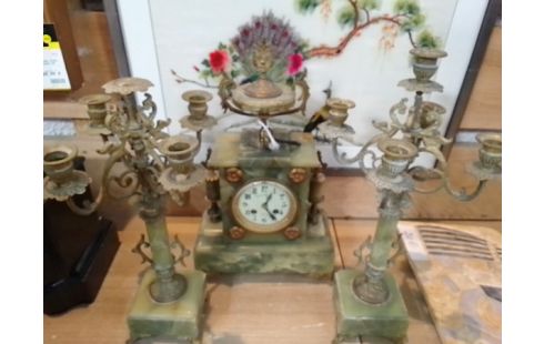 HORLOGE REGULE + CHANDELIERS