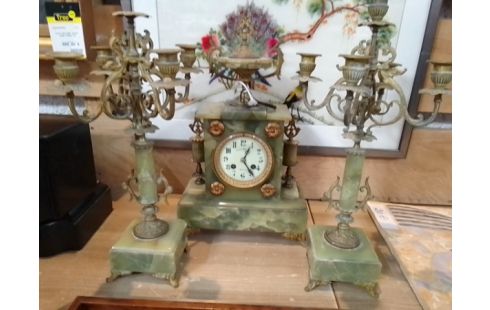 HORLOGE REGULE + CHANDELIERS