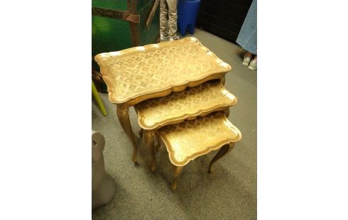 TABLES GIGOGNES DOREES STYLE LOUIS XV