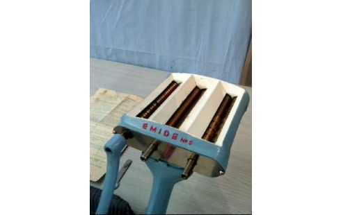 NUDEL-MASCHINE <EMIDE NR.5> BLAU