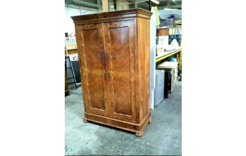 ARMARIO ANTIGUO DE COLGAR NOGAL
