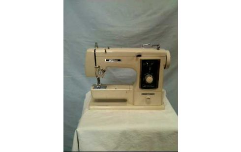 MACHINE A COUDRE BLANC