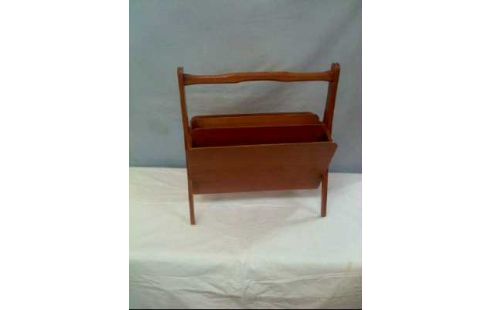 ZEITUNGSSTÄNDER KIRSCHHOLZ HELL