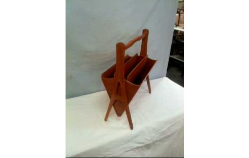 ZEITUNGSSTÄNDER KIRSCHHOLZ HELL