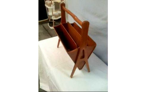 ZEITUNGSSTÄNDER KIRSCHHOLZ HELL