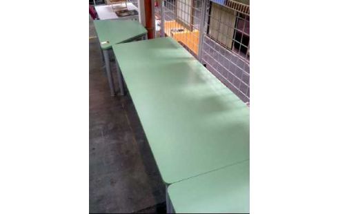 SCHREIBTISCH OBERFL. GRÜN METALLBEINE LANG