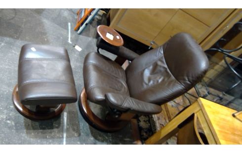FAUTEUIL STRESSLESS (TABLETTE + REPOSE PIEDS)