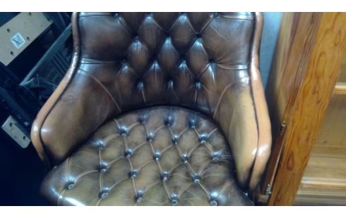 FAUTEUIL DE BUREAU CUIR CAPITONNE
