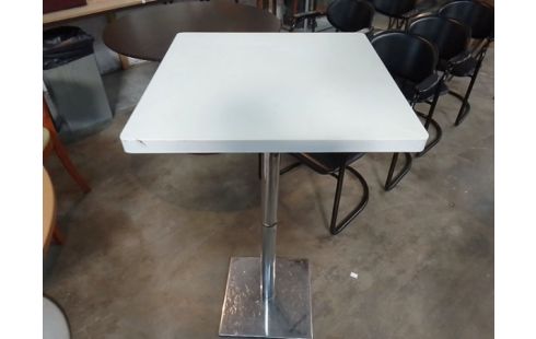 MANGE DEBOUT EN L'ETAT