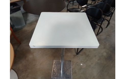 MANGE DEBOUT EN L'ETAT