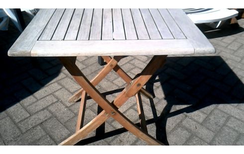 TABLE DE JARDIN TECK PLIANT