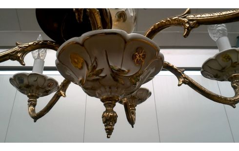 LÁMPARA DE TECHO RAMA LATÓN BLANCA PORCELANA FLOR