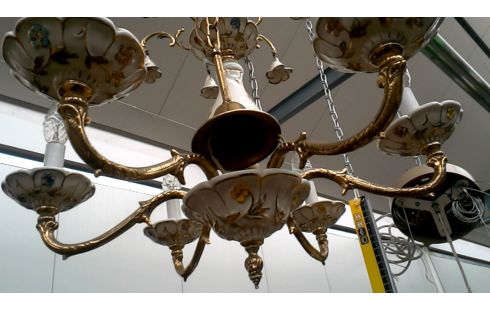 LÁMPARA DE TECHO RAMA LATÓN BLANCA PORCELANA FLOR