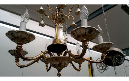 LÁMPARA DE TECHO RAMA LATÓN BLANCA PORCELANA FLOR