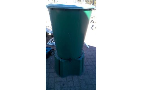 RECIPIENTE DE AGUA DE JARDÍN VERDE PVC