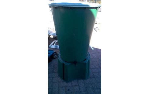 RECIPIENTE DE AGUA DE JARDÍN VERDE PVC