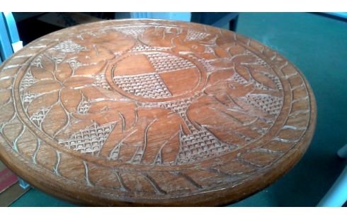 MESA DE SALÓN REDONDO GUCCI TECA, , TRÍPODE