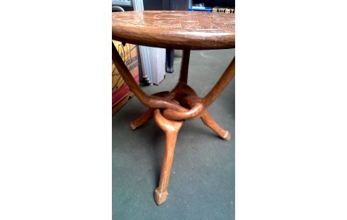 MESA DE SALÓN REDONDO GUCCI TECA, , TRÍPODE