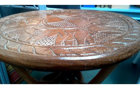 MESA DE SALÓN REDONDO GUCCI TECA, , TRÍPODE