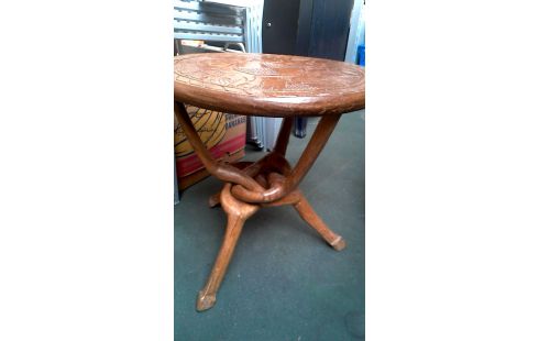 MESA DE SALÓN REDONDO GUCCI TECA, , TRÍPODE