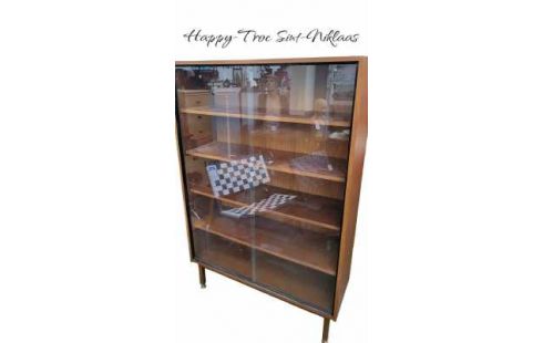 VITRINEKAST VINTAGE 2 GLAS DEUREN SCHUIVEND