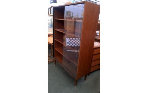 VITRINEKAST VINTAGE 2 GLAS DEUREN SCHUIVEND