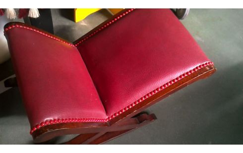 REPOSE PIED, , BALANCOIRE ROUGE SIMILI CUIR