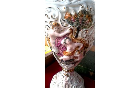 JARRÓN CON TAPA CAPO DI MONTE