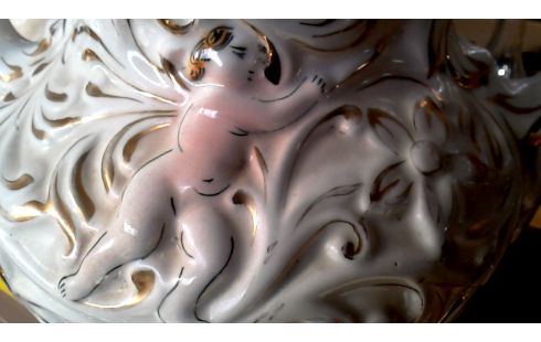 JARRÓN CON TAPA CAPO DI MONTE