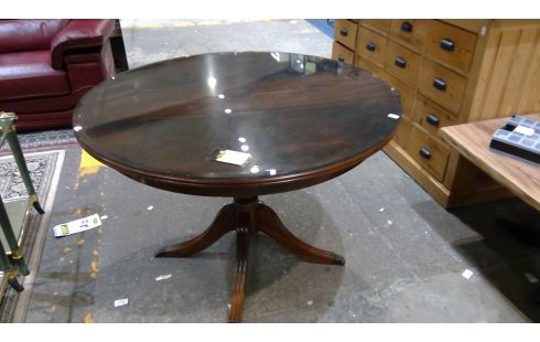 MESA REDONDA SOBRE VASO CAOBA