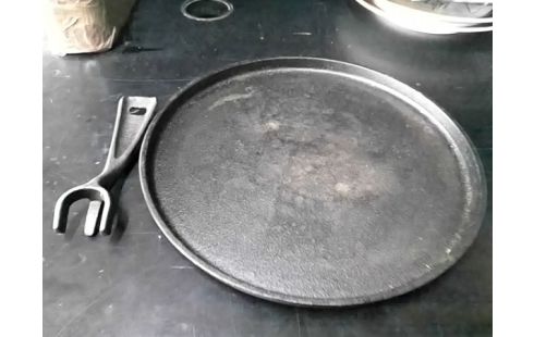 ASSIETTE FONTE AVEC POIGNEE