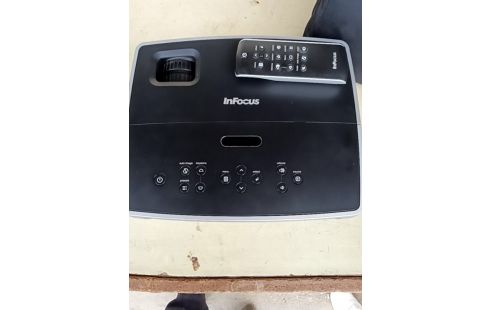 VIDEOPROJECTEUR INFOCUS+SACOCHE RSV2