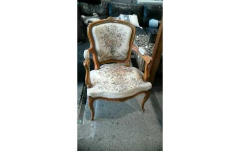 BUTACA. ESTILO LUIS XV