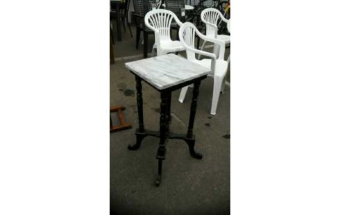 BANCO. SOBRE MÁRMOL