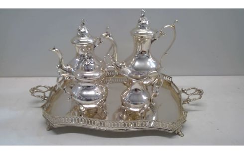 KOFFIE EN THEESET OP PLATEAU VERZILVERD