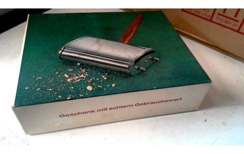 TISCHSTAUBSAUGER IM VINTAGE-STIL