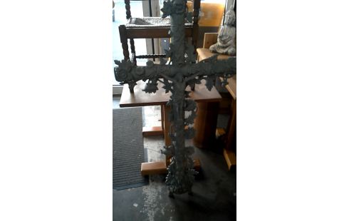 GIETIJZER ANTIEK KERHOFKRUIS