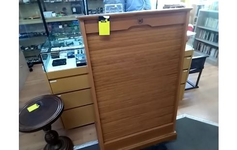 MEUBLE DE RANGEMENT A RIDEAU