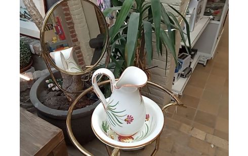 MEUBLE À AIGUIERE CUIVRE