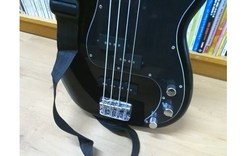GUITARE BASSE SQUIER BY FENDER