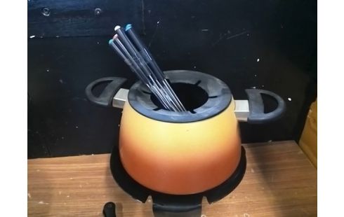 APPAREIL A FONDUE AVEC PIQUES
