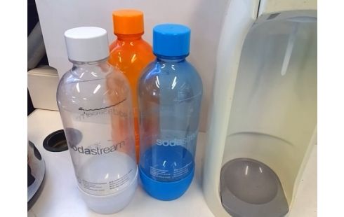 SODASTREAM BLANCHE AVEC 3 BOUTEILLES