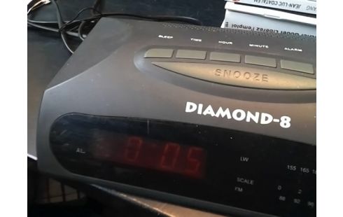 RADIO REVEIL DIAMOND 8