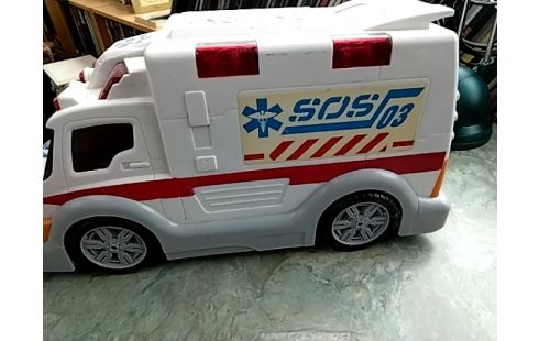 JOUET AMBULANCE