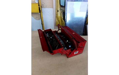 CAISSE A OUTILS + BOULONNERIES