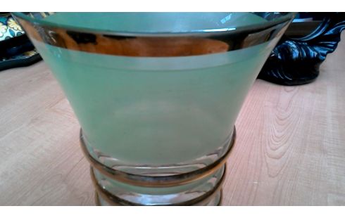 VASE ART DECO. VERTE GLACE OR