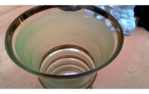 VASE ART DECO. VERTE GLACE OR