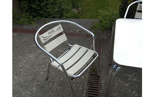 TABLE CHROME + 2 CHAISES COCA COLA