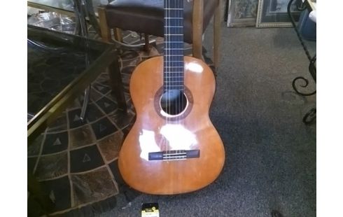 GUITARE YAMAHA C-40